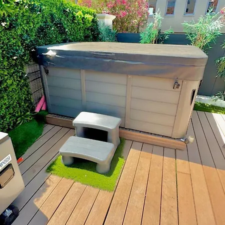Modern With Jacuzzi Garden Saint-raphael *